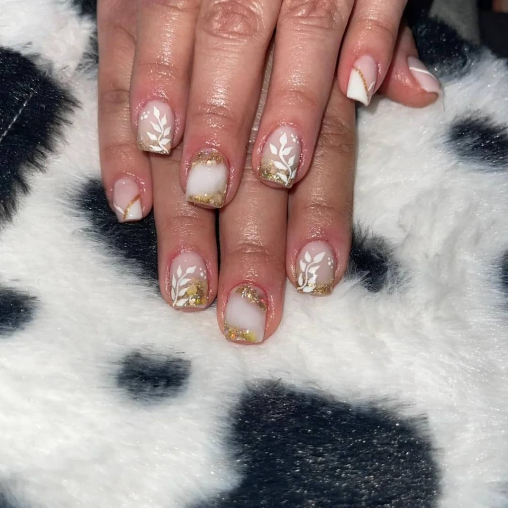 Arte floral blanco y oro