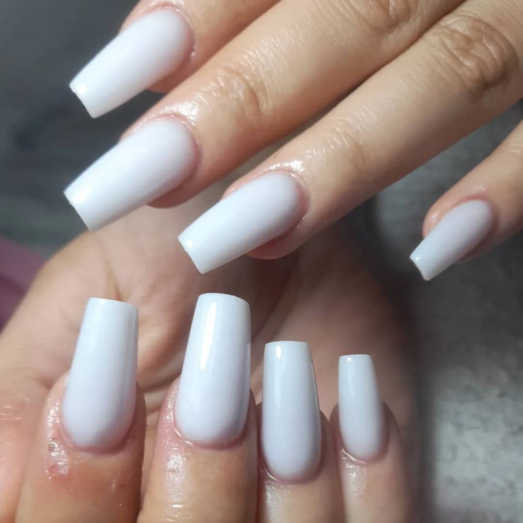 Puesta nueva + manicura rusa