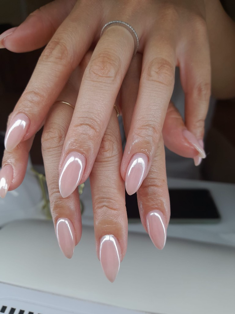 Puesta nueva + manicura rusa